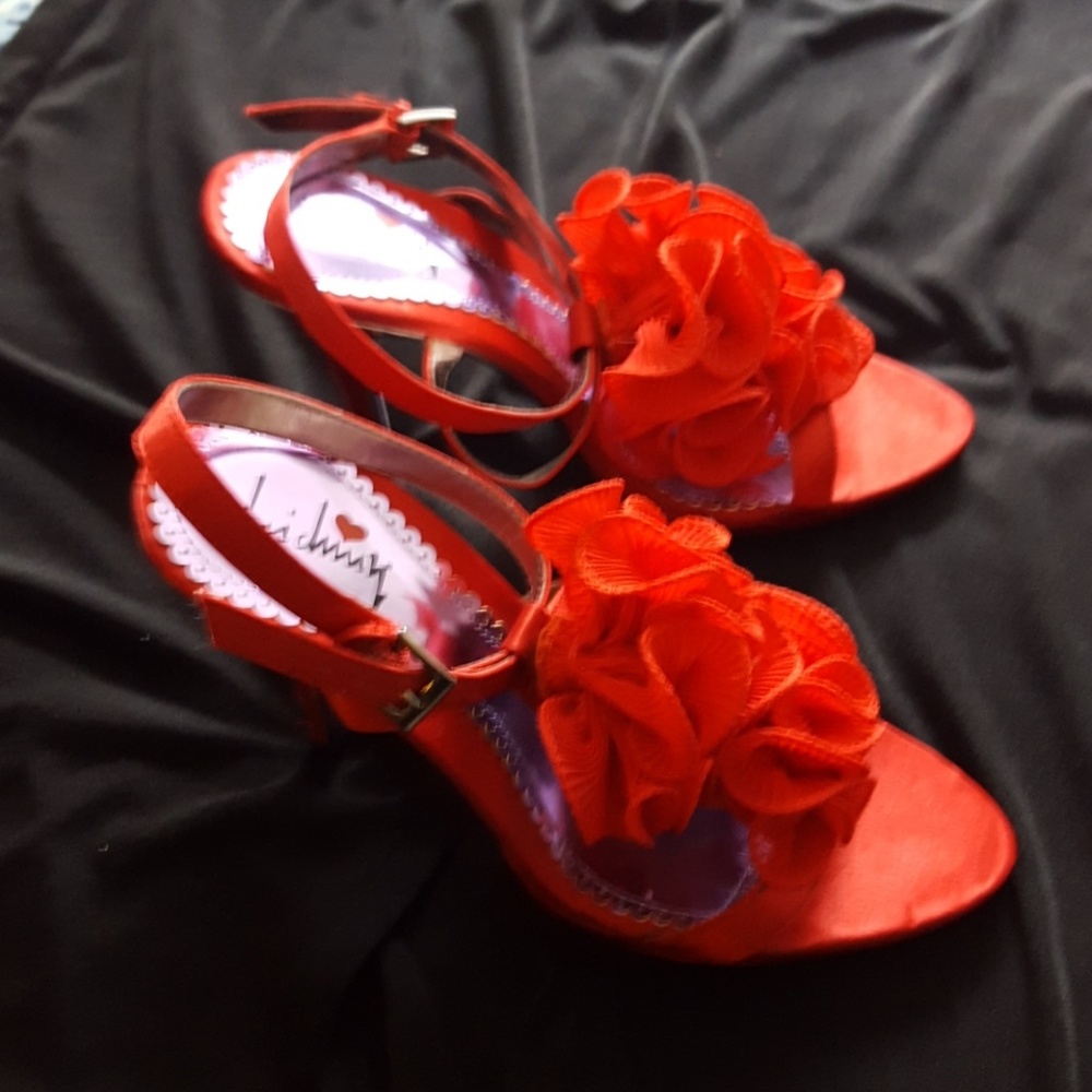 Red heels - Picture 2 of 5